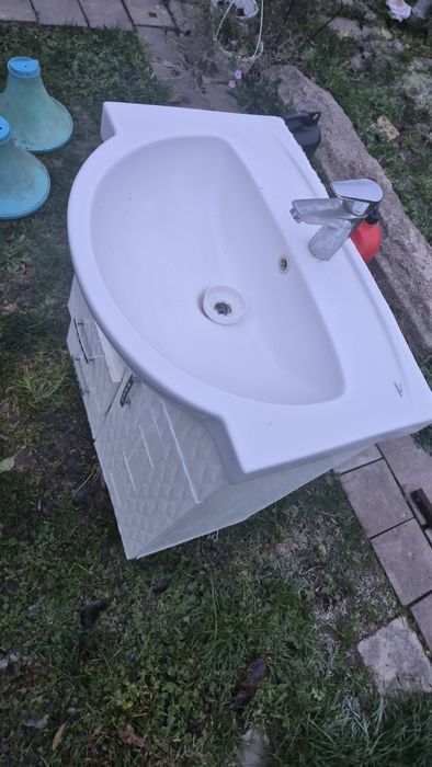 Продам умывальник с тумбой