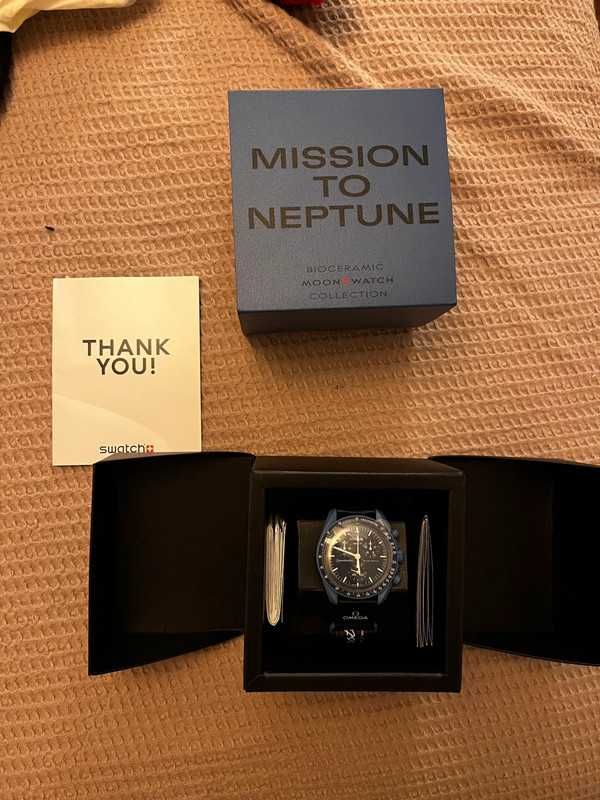 Omega x Swatch Neptune SO33N100 Głęboki Błękit