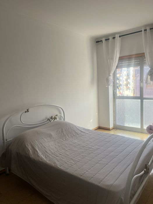 Arrendo Quarto com Casa de Banho Privada