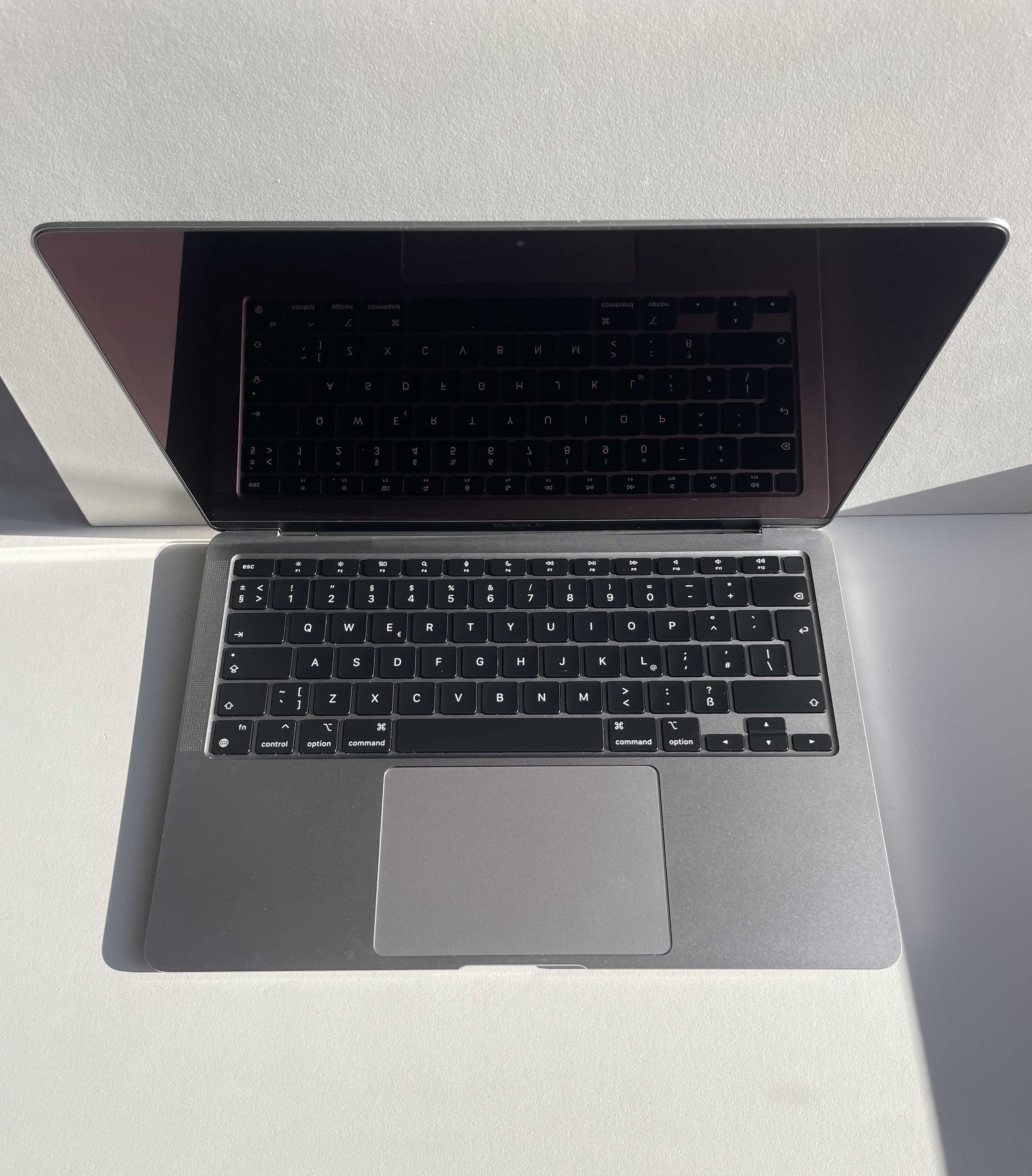 Macbook Air M1 гарантия Apple Care + до 15.08.2026 Цена 550$