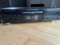 Odtwarzacz CD marki JVC, model XL-V264