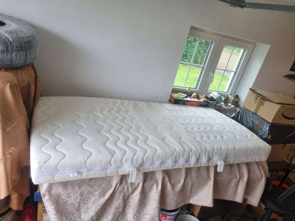 Materac 90 x 200cm w b. Dobrym stanie