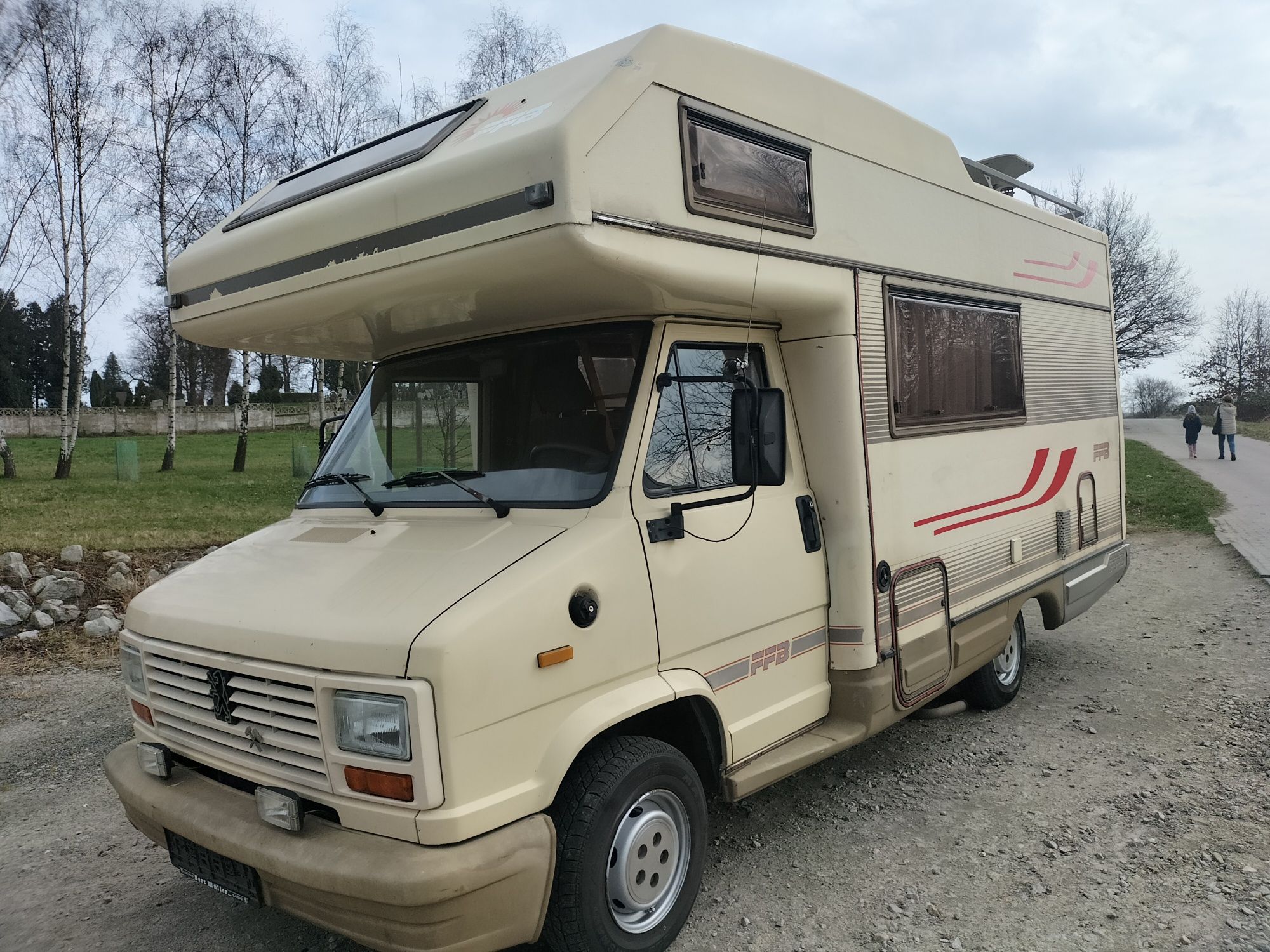 Peugeot J5 camper 2.5 diesel -75PS,4-osobowy,woda,WC,markiza,gaz.