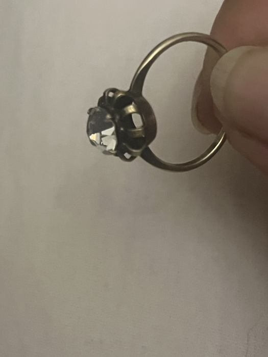 Продаются кольца серебряные с камнями