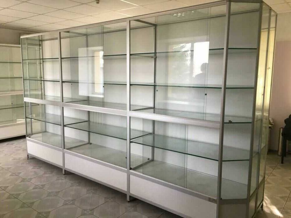 Виготовлення на замовлення вітрин для аптек