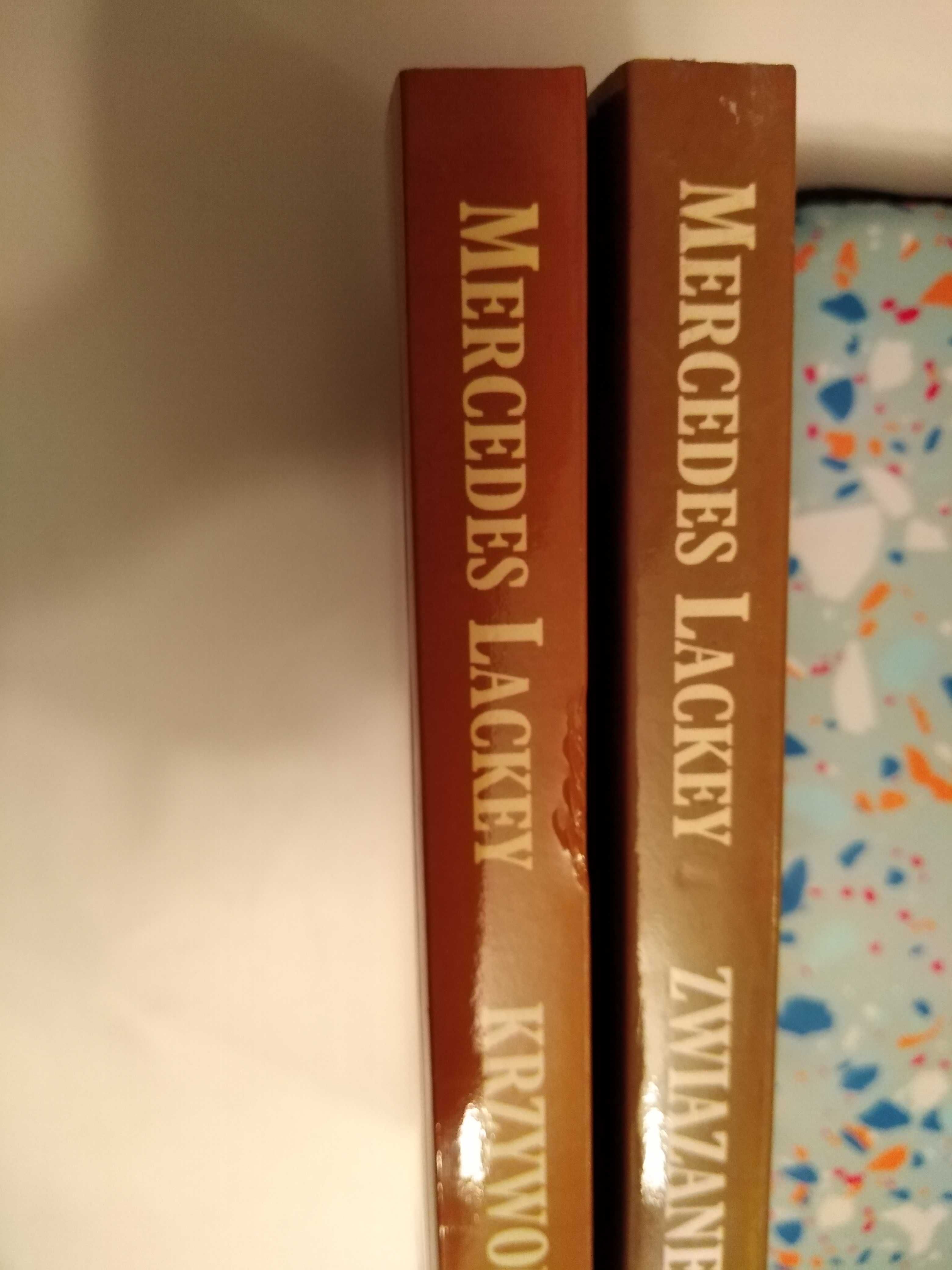 Mercedes Lackey Związane przysięgą, Krzywoprzysiężcy. Nowe