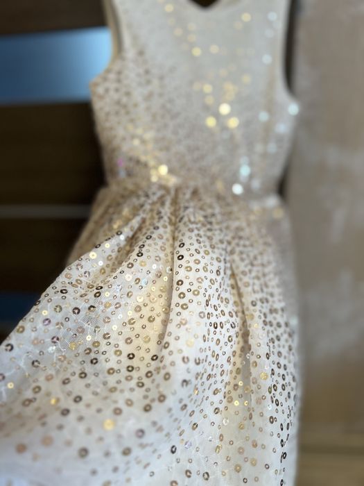 Сукня на дівчинку 6-7 рочків