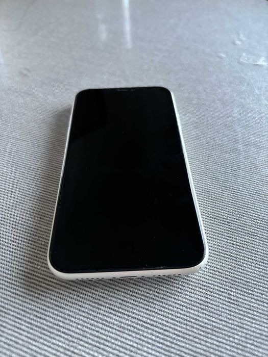 iPhone 11 64 GB + Adaptador/cabo usb (Apple) + Earpods (Apple) + Capas