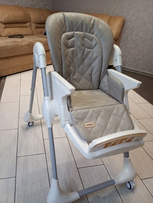 Столик для годування