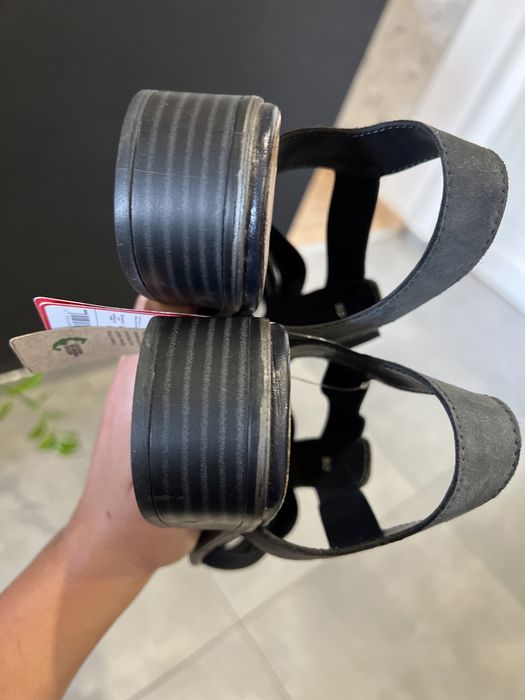 Sandały damskie skórzane nowe wygodne niski obcas Go Soft 39