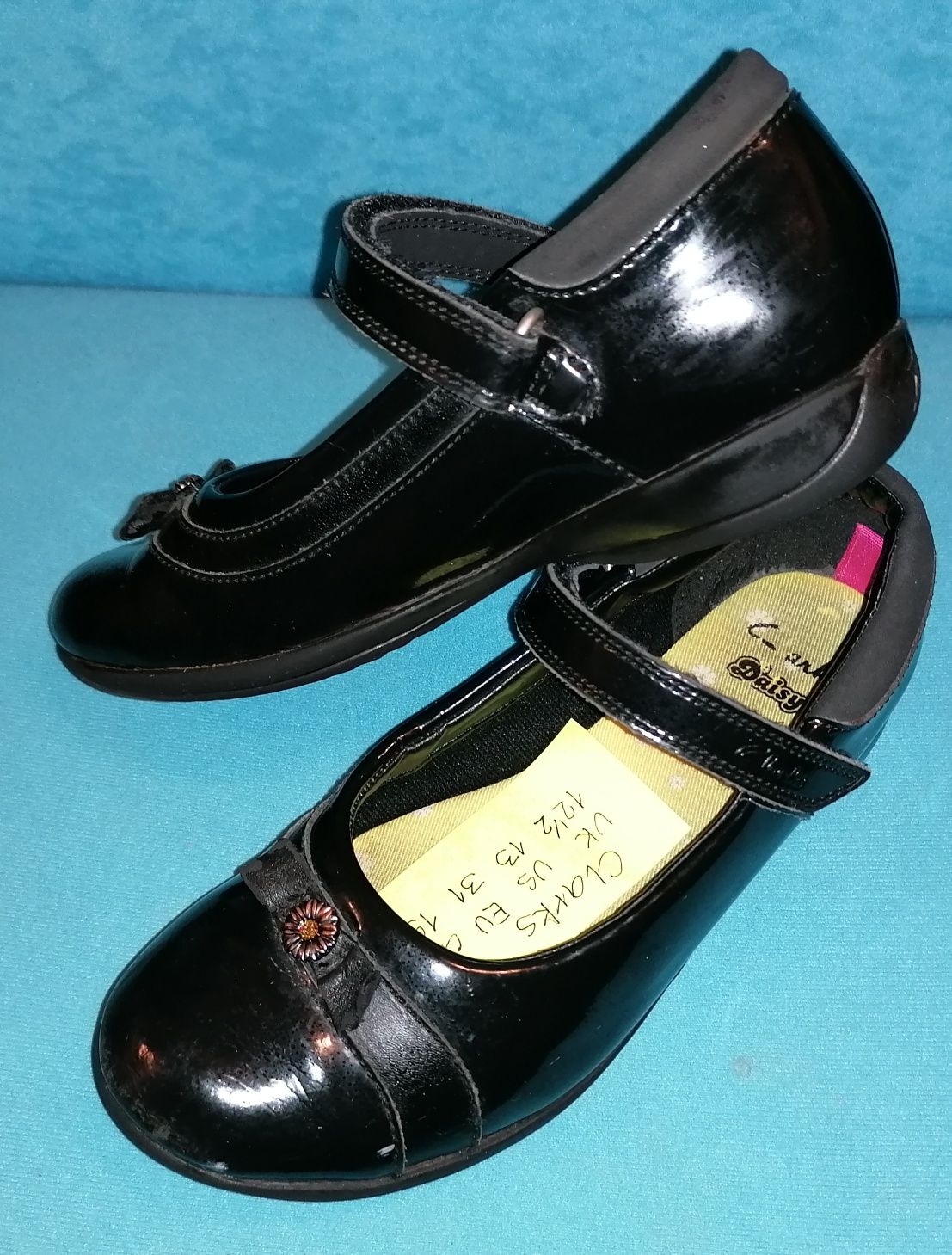 Clarks 12,5 F baleriny czarne półbuty lakierki pasek z rzepem obcas 2