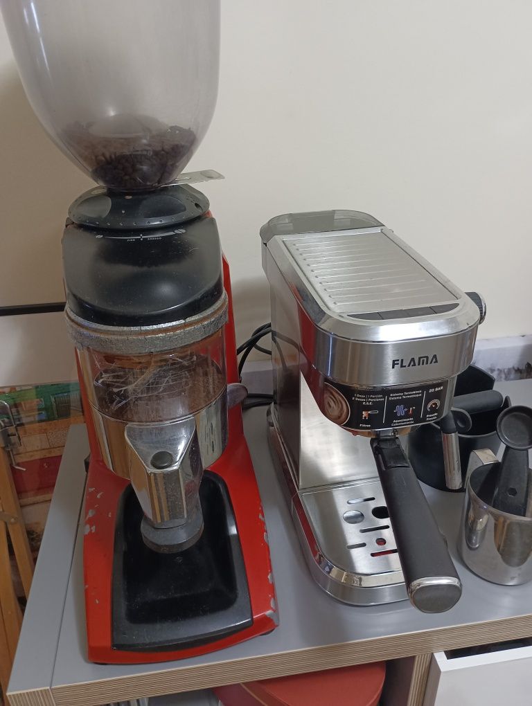 Máquina de café + moedor