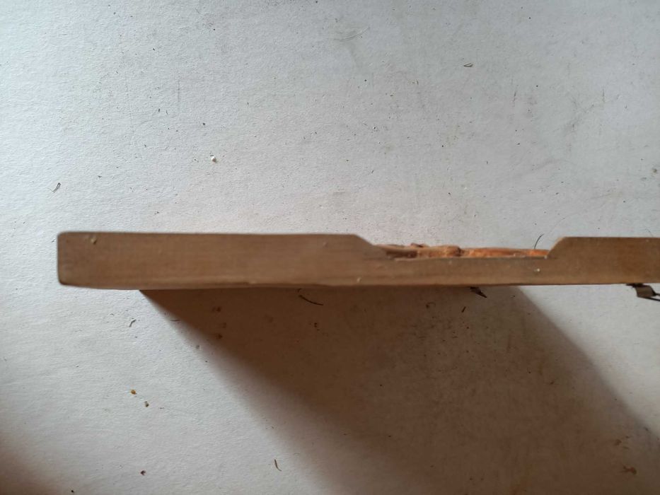 Stara rzeźba faraona w drewnie