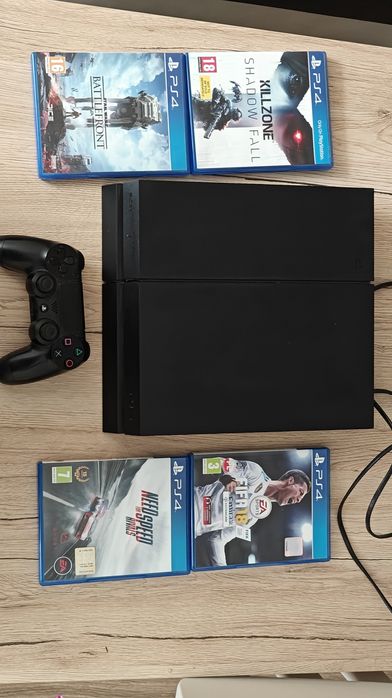 Konsola PlayStation 4