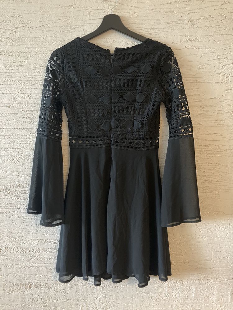 Czarna sukienka koronkowa rozmiar XS