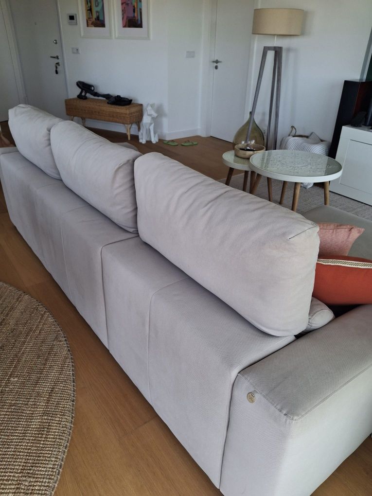 Sofá chaise-longue cinza