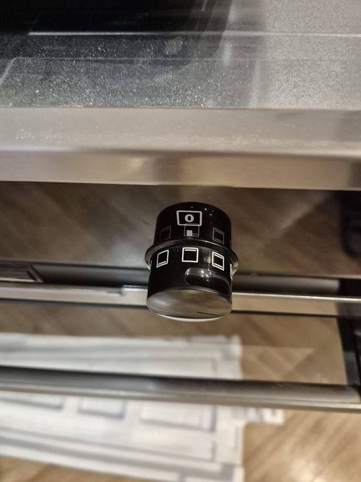 Piekarnik Electrolux, model EZA5420AOX.
Jest to wielofunkcyjny piekarn