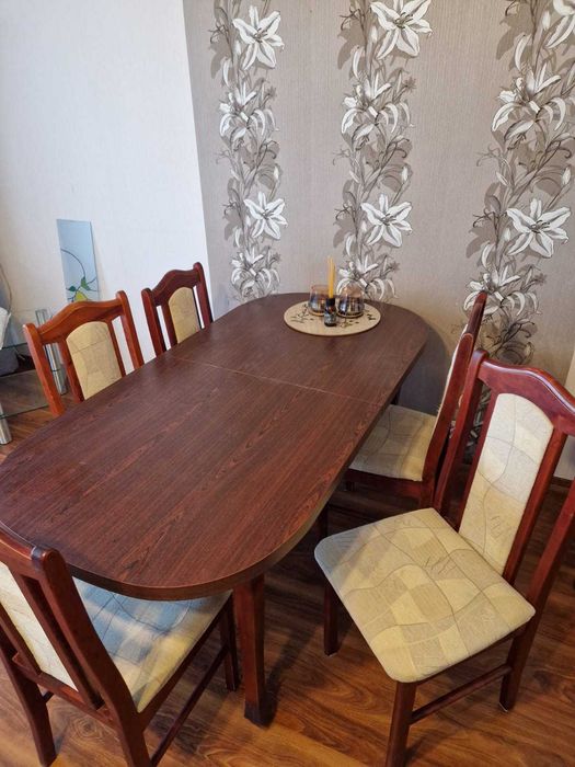 Zestaw stół rozkładany z zestawem krzeseł