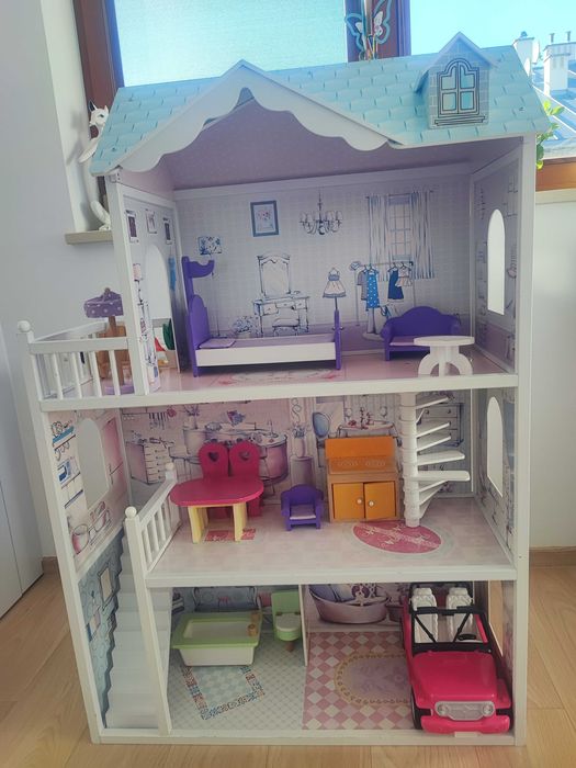 Domek dla lalek drewniany, duży z meblami i samochodem Barbi