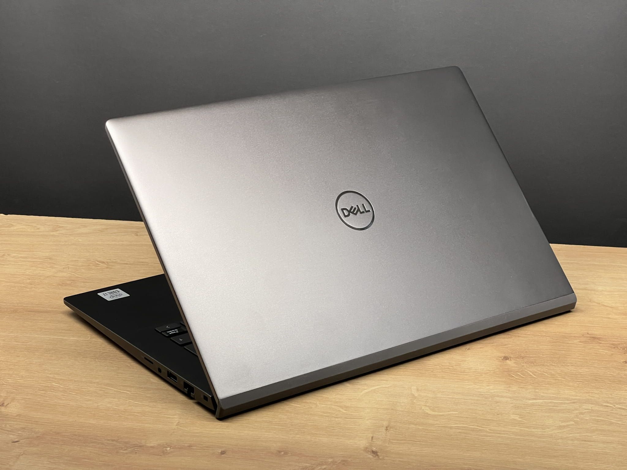 Laptop Dell Vostro 5401 | i7-1065G7 / FHD / 16RAM / 512Nvme