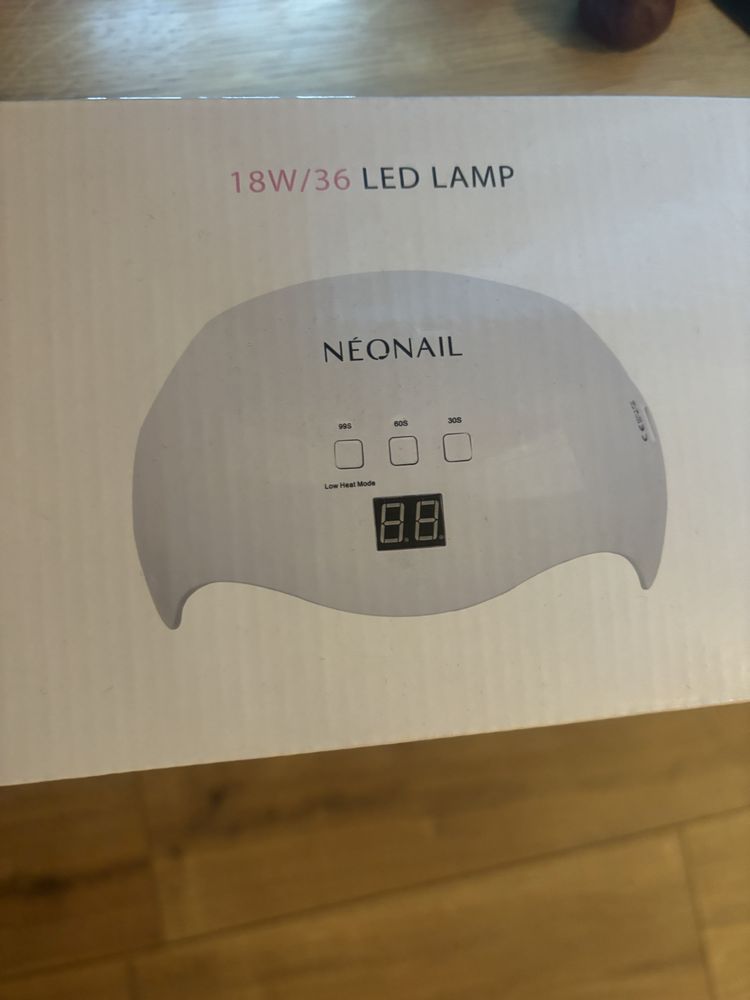 Lampa led z wyswietlaczem 18W/36