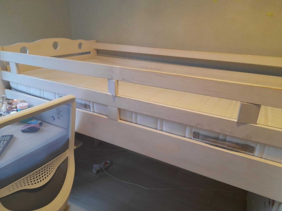 Łóżko piętrowe unisex + biurko + komoda + materac