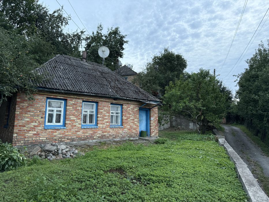 Будинок в місті Канів по вулиці Чуприни (Надєждіна)
