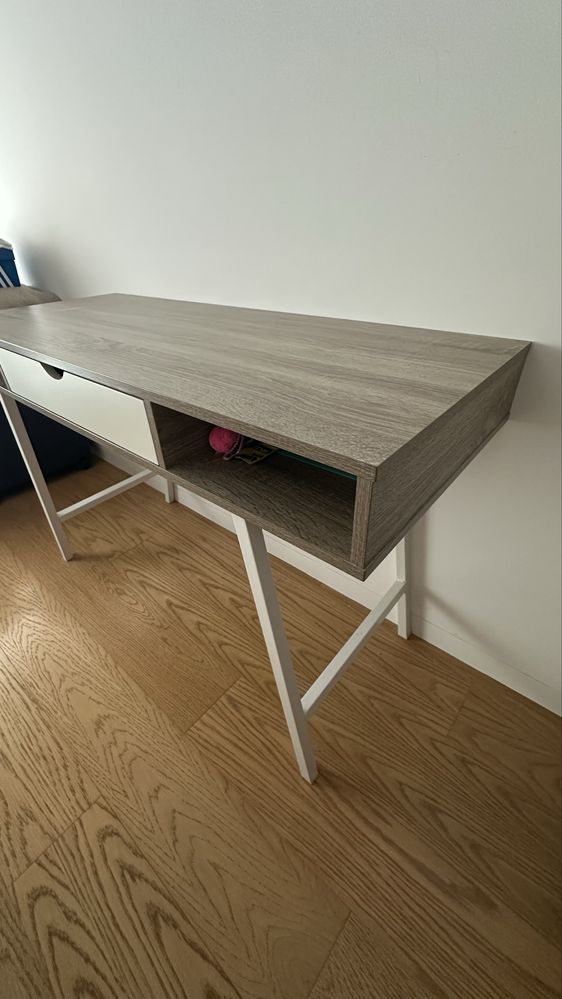 Mesa nova de JYSK