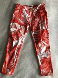 Armani Jeans, damskie oryginalne spodnie rurki w kwiaty, roz. XS,34