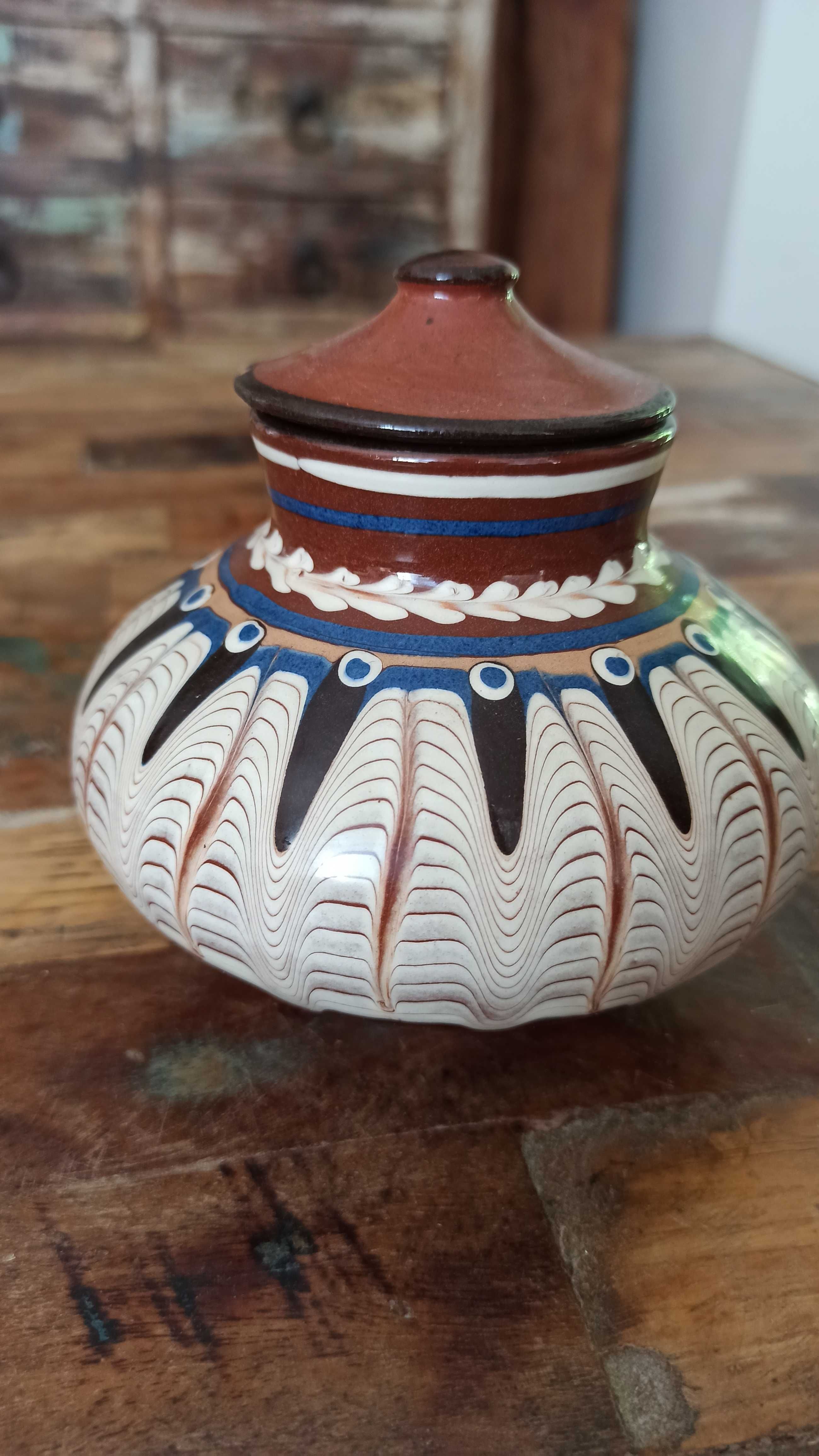 Śliczny dzbanek ceramiczny z Bułgarii