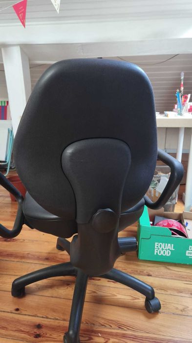 Cadeira de Escritório — Grátis