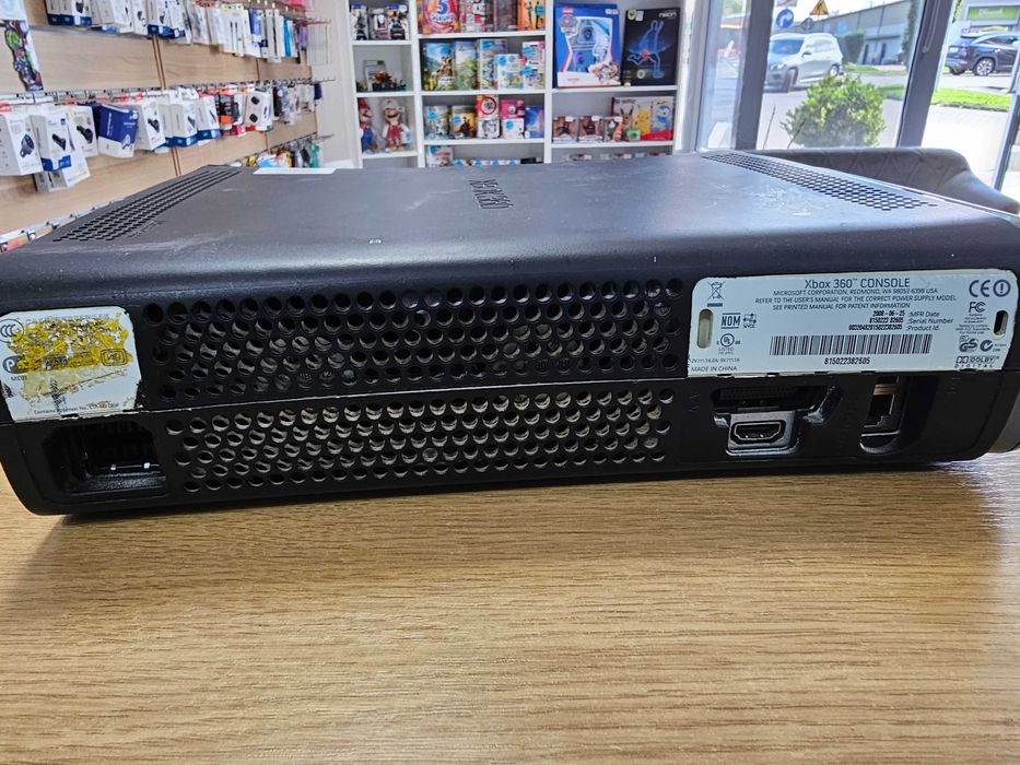 Konsola Xbox 360 z dyskiem i zasilaczem