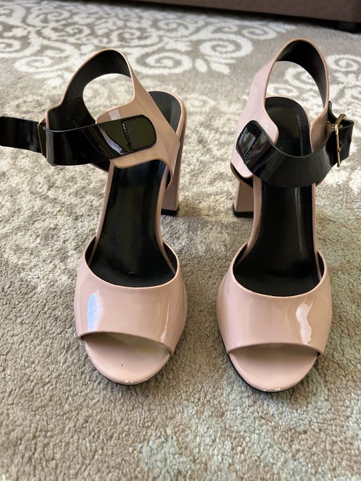 Босоніжки жіночі