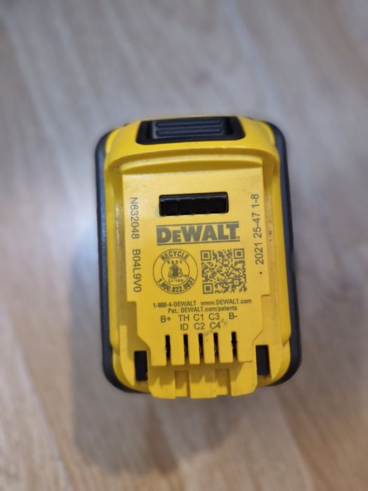 Болгарку DeWalt не работает.