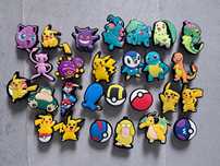 Pikachu pokemon przypinka zawieszka jibbitz do butow typu crocs sandał