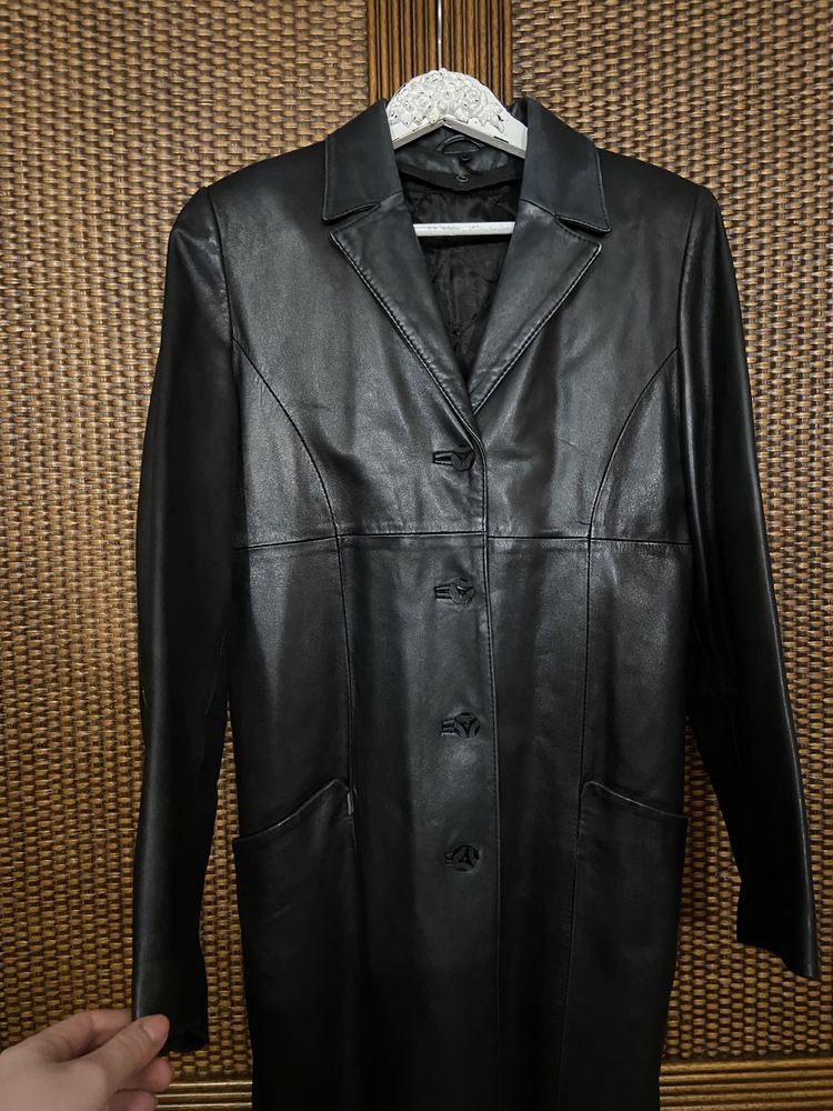 Czarny długi skórzany płaszcz skóra M L Vintage