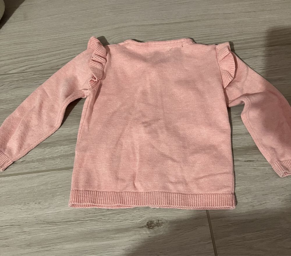Sweterek zapinany na guziczki dla dziewczynki