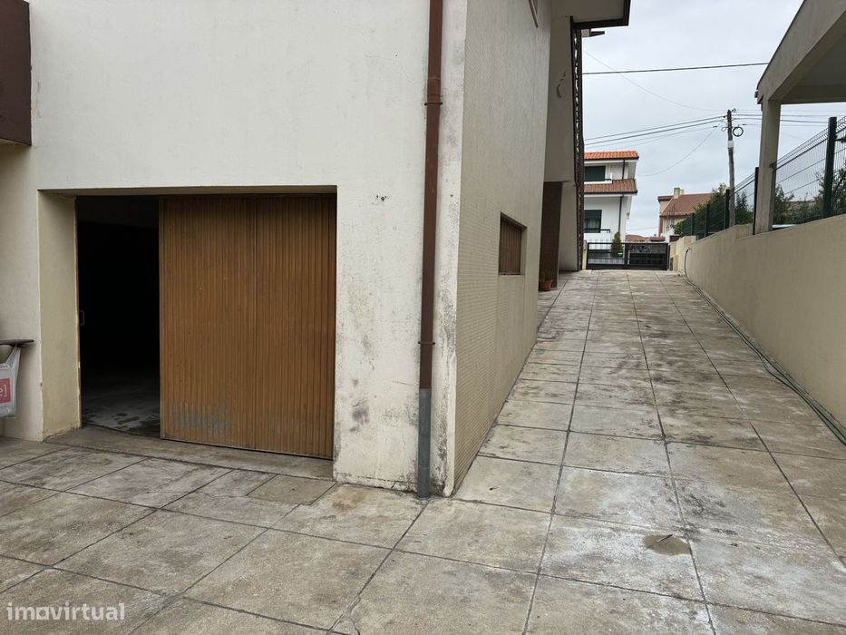 Armazém 120 m2 para arrendar-Maia