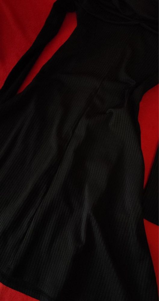 Сукня H&M зі спущеними плечима