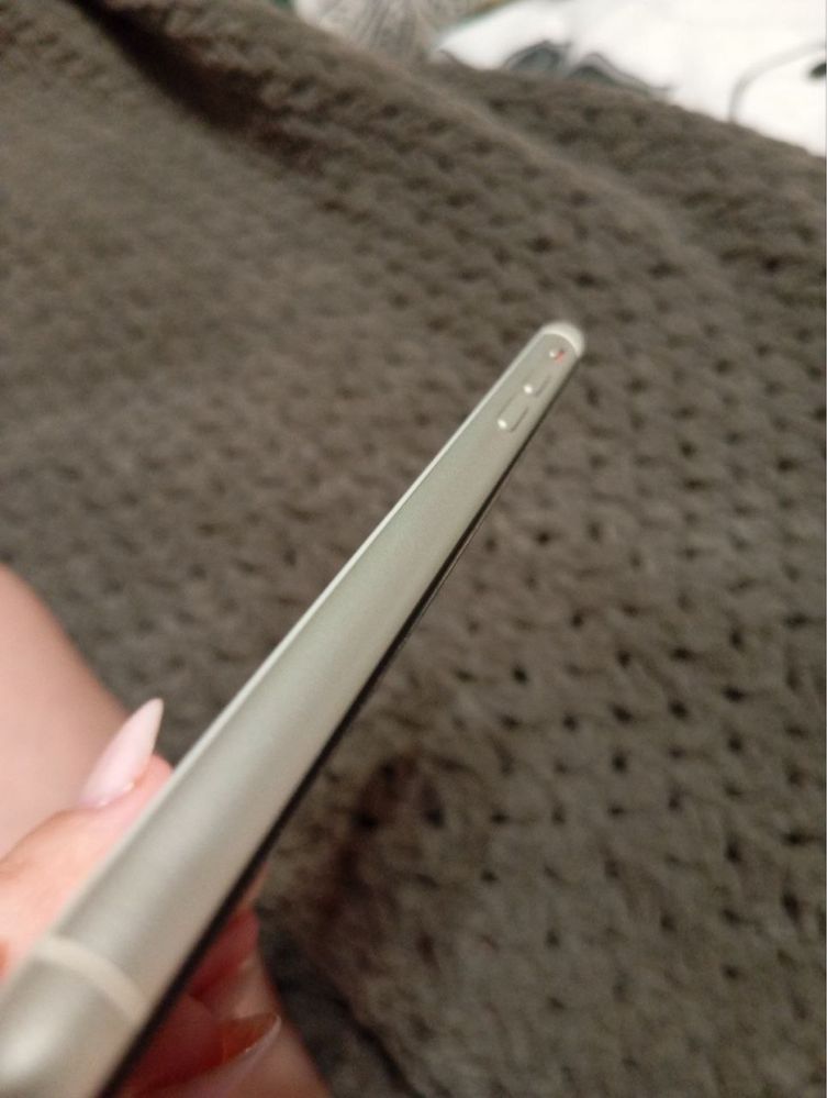 iPhone 11 • 64 ГБ • Неверлок