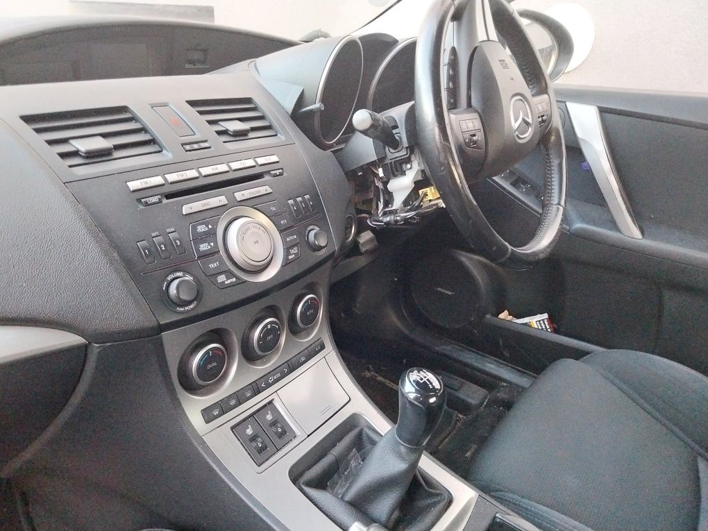 Mazda 3 2009r 2.2 mzr diesel maska