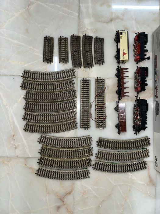 Conjunto de pista, comboios e carruagens