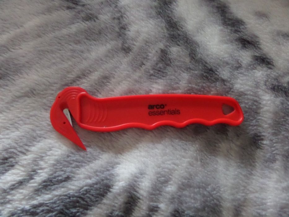 NÓŻ BEZPIECZNY OCHRONNY Safety knife Nowy mega jakosc, wygodny w użyci