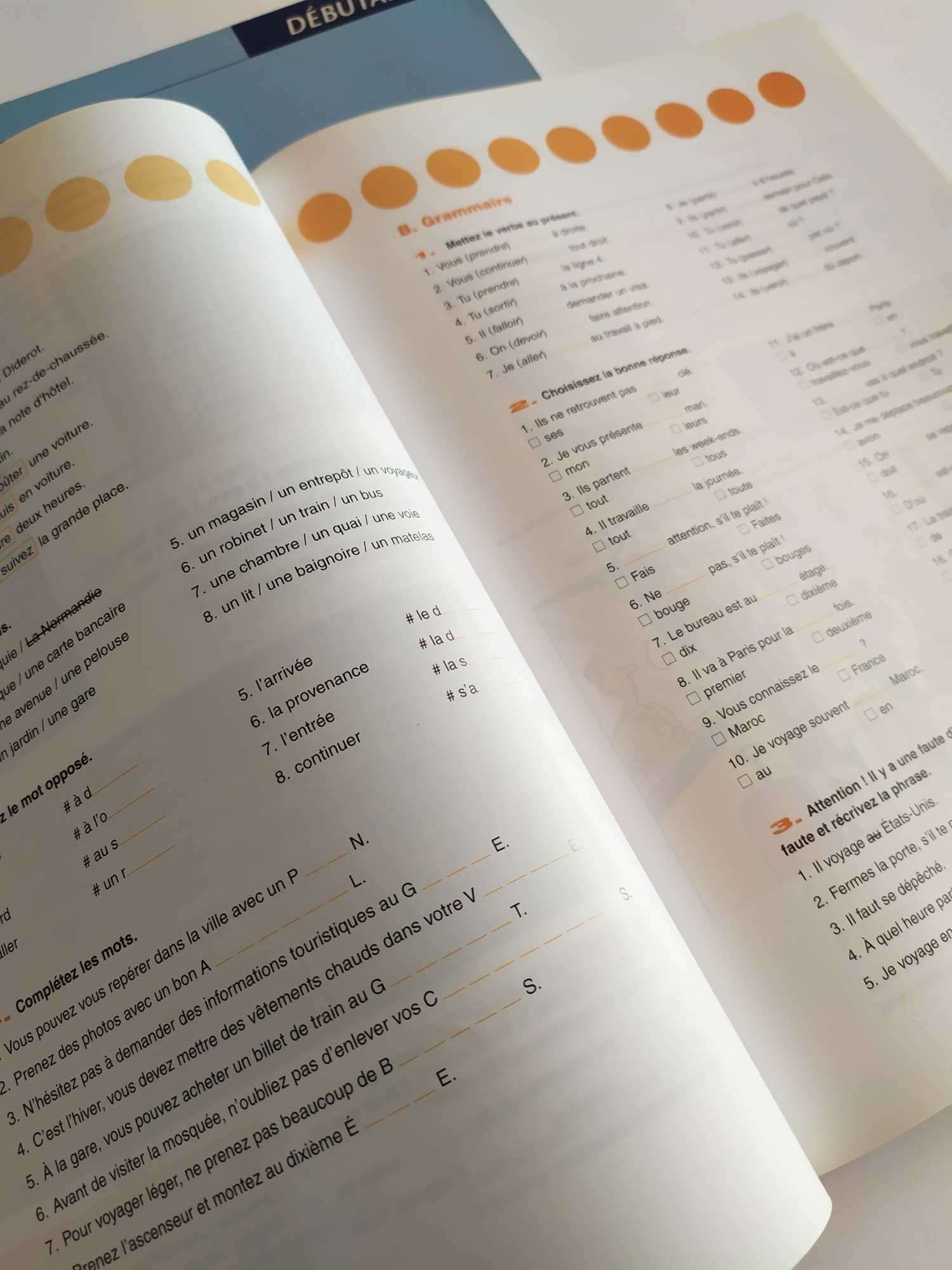 Français.com - Manual de Francês e Livro de Exercícios