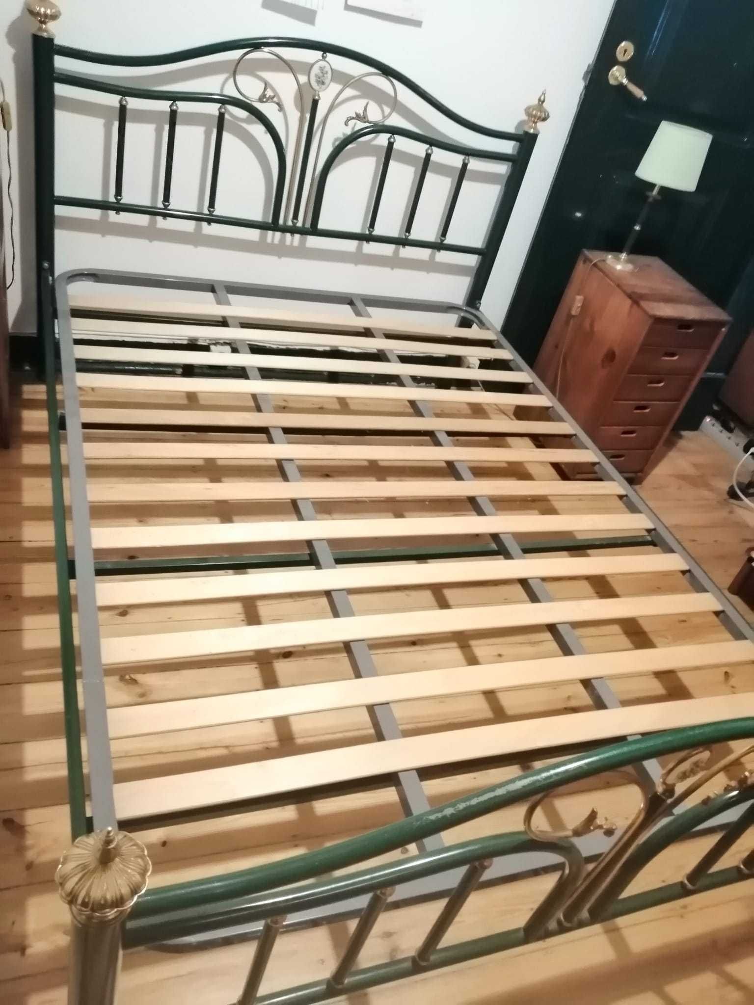 Cama de Ferro com Estrado e Colchão (1,90 x 1,40)