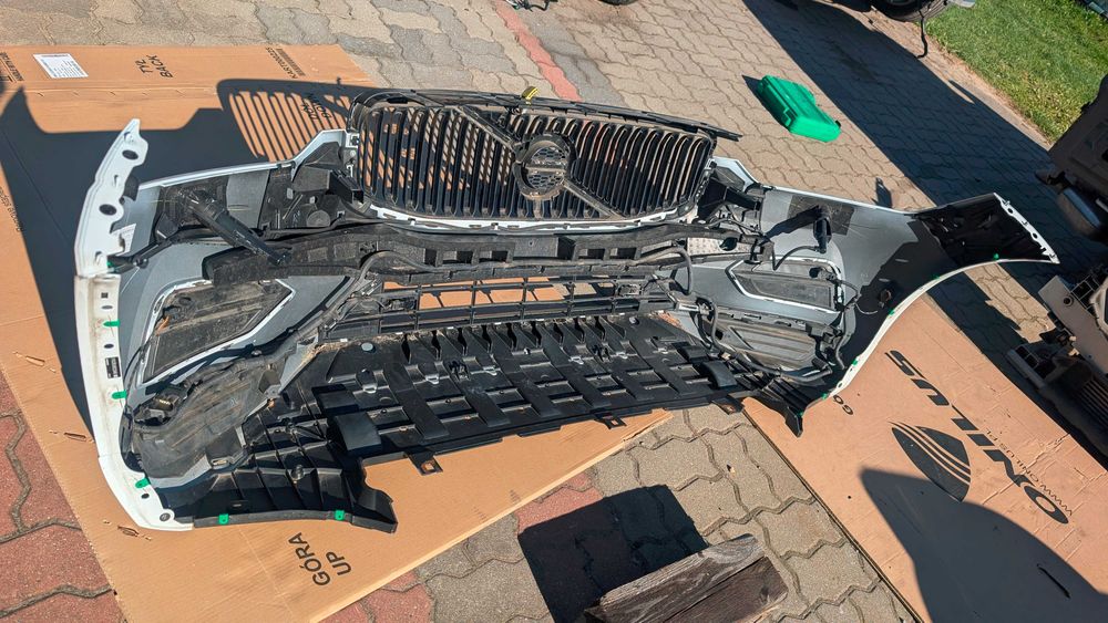 volvo xc60 II zderzak przód przedni 6pdc