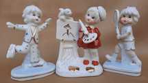 Estatuetas de porcelana de crianças. Congunto.