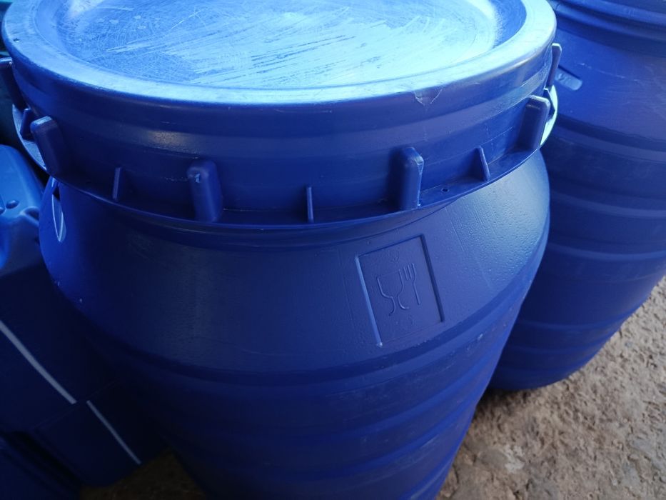Бочка пластиковая литраж 200,220.