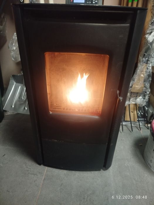 Piecna pellet wolnostojący ogrzewacz kominek na pelet