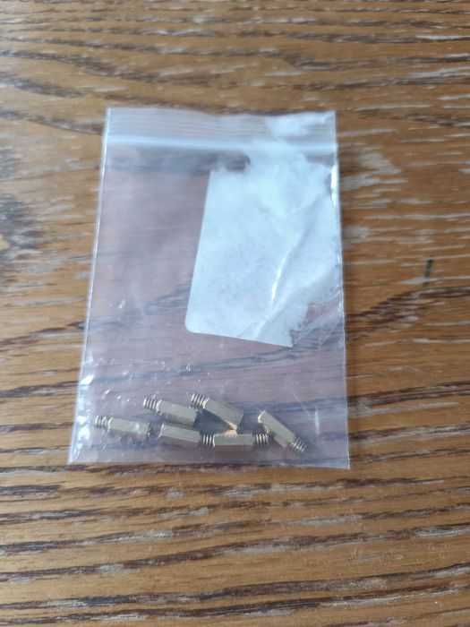 Śruba z mosiądzu / dystans, gwint UNC 6#32, długość 30mm